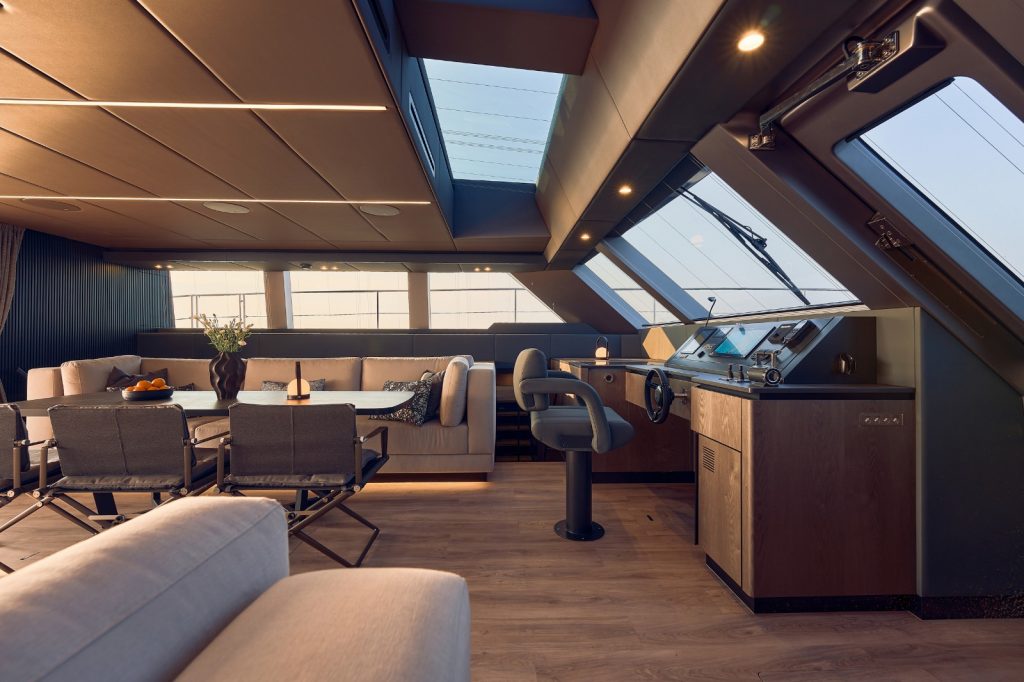 19-60-Sunreef-‘ARCHIPELAGO-III-Miami-Luxury-Modern-Yacht-Rental-Charter-1-1024x682
