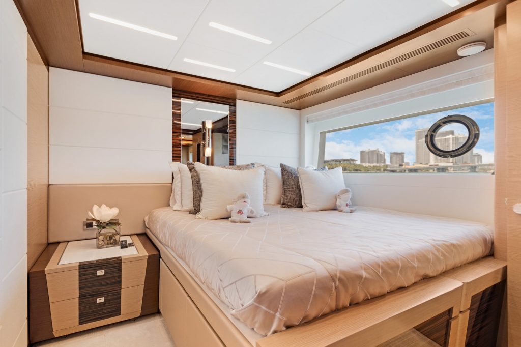 90' Ocean Alexander MAKE BIG HAPPEN Miami Luxury Modern Yacht Rental Charter