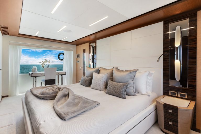 90' Ocean Alexander MAKE BIG HAPPEN Miami Luxury Modern Yacht Rental Charter