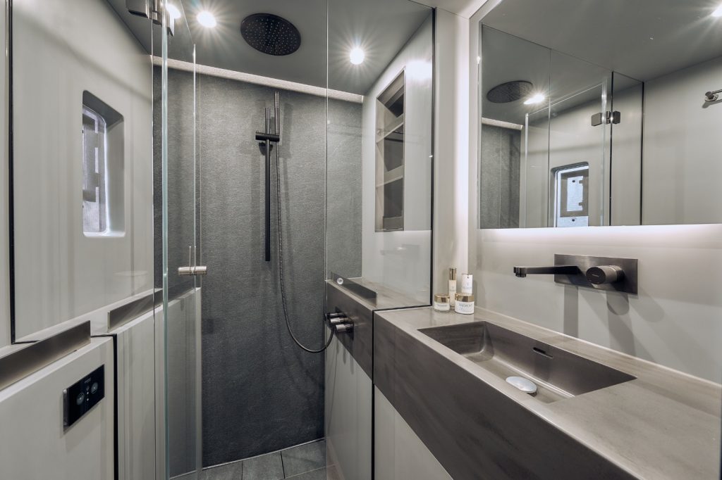 24-60-Sunreef-‘ARCHIPELAGO-III-Miami-Luxury-Modern-Yacht-Rental-Charter-1-1024x682