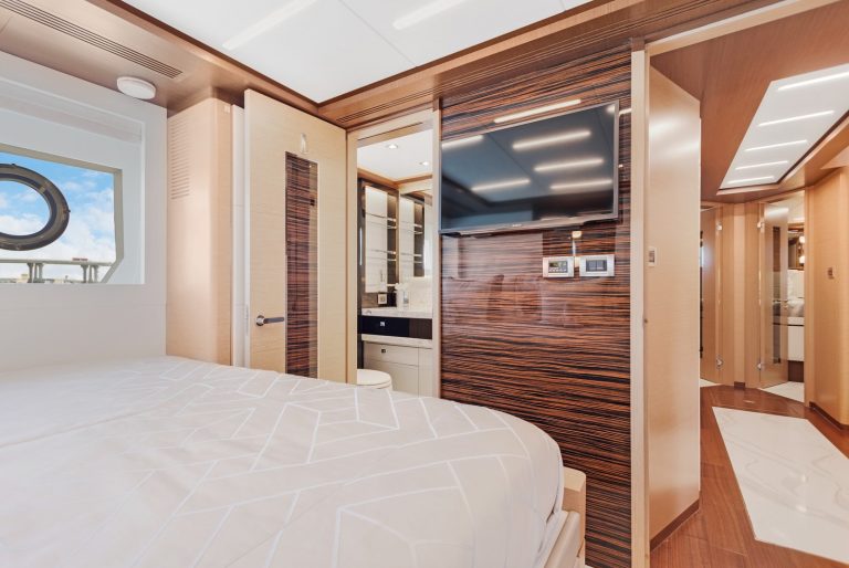90' Ocean Alexander MAKE BIG HAPPEN Miami Luxury Modern Yacht Rental Charter