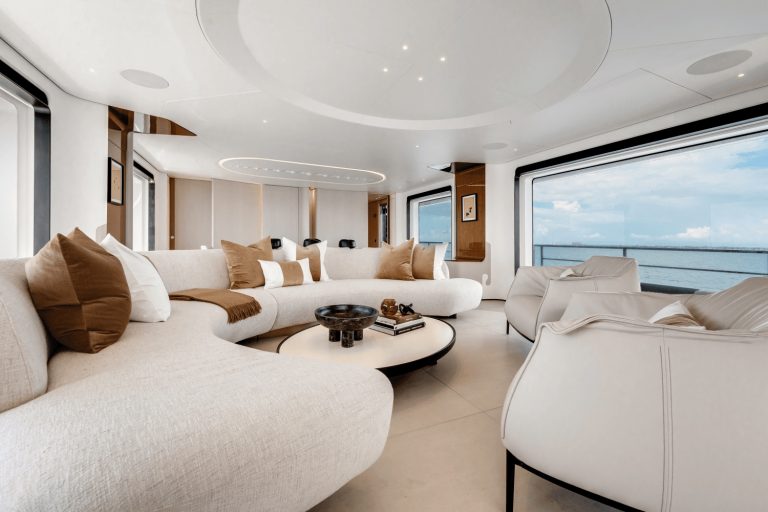 37 120′ Azimut ‘TYCOON’ Miami Luxury Modern Yacht Rental Charter