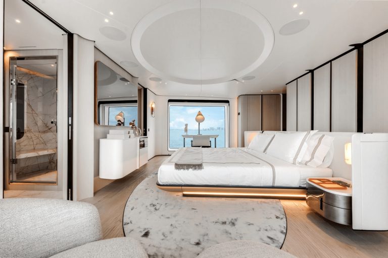 38 120′ Azimut ‘TYCOON’ Miami Luxury Modern Yacht Rental Charter