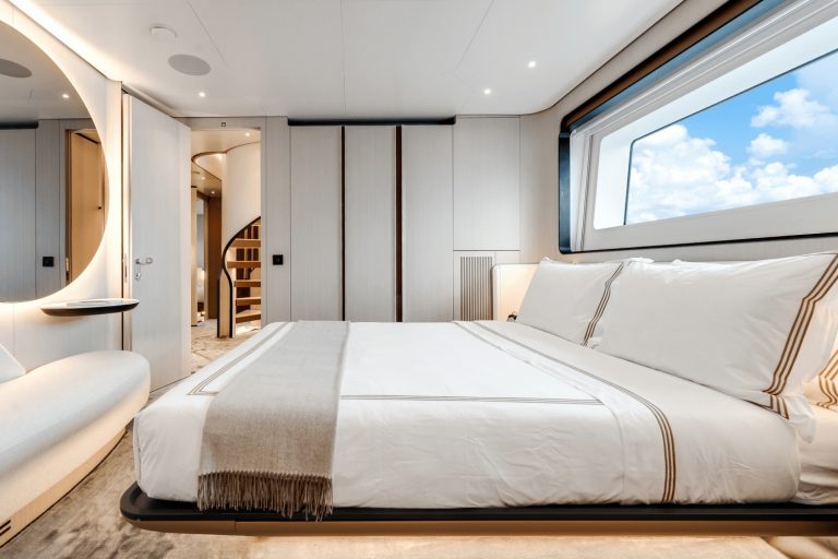 41 120′ Azimut ‘TYCOON’ Miami Luxury Modern Yacht Rental Charter