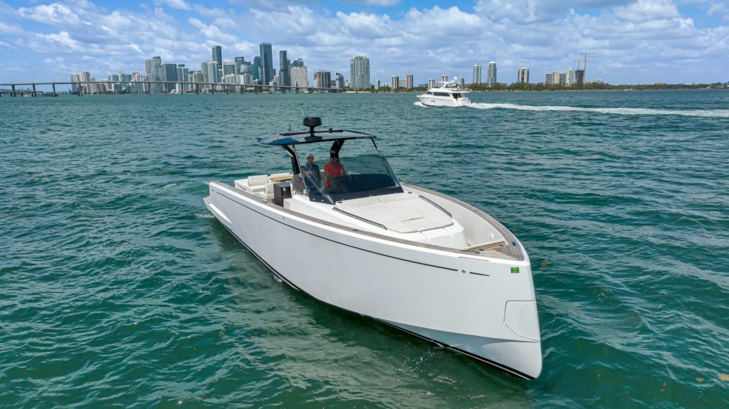 43' Pardo' Miami Luxury Modern Yacht Rental Charter