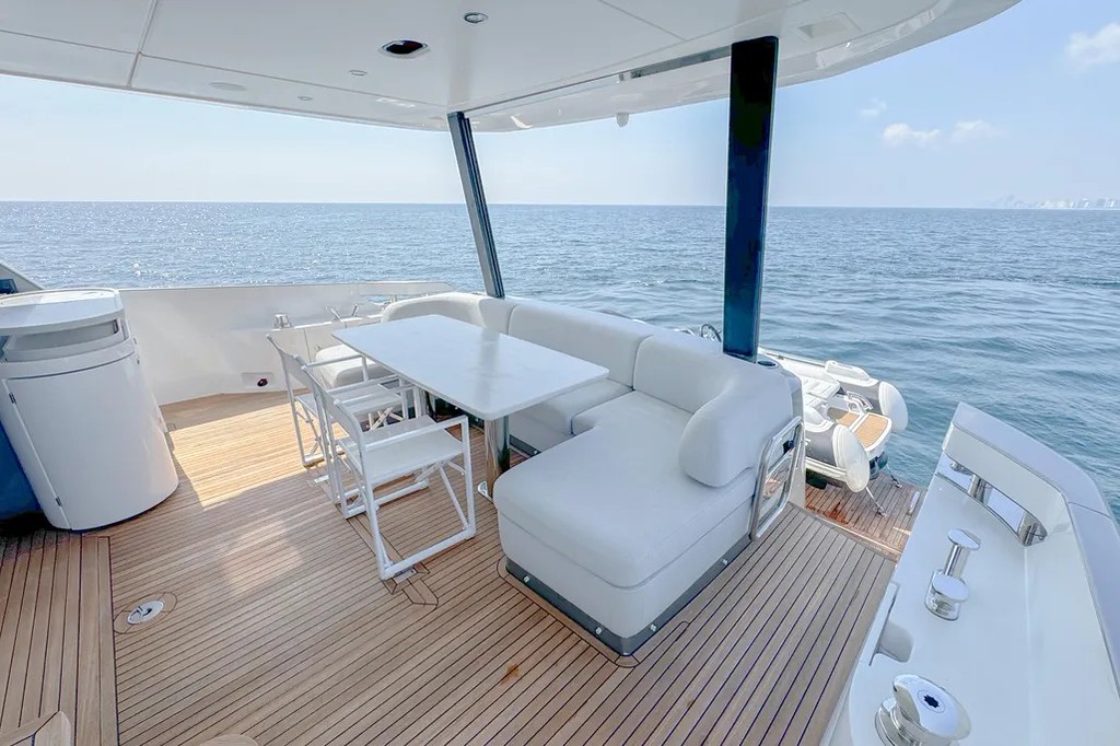 68' Azimut SPYSEA' Miami Luxury Modern Yacht Rental Charter