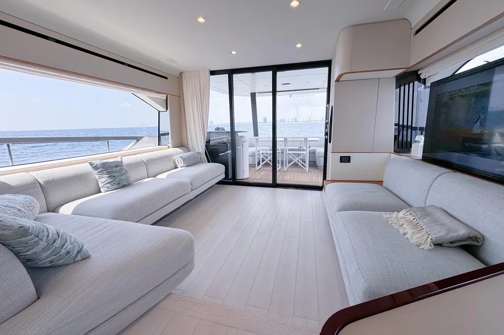 68' Azimut SPYSEA' Miami Luxury Modern Yacht Rental Charter