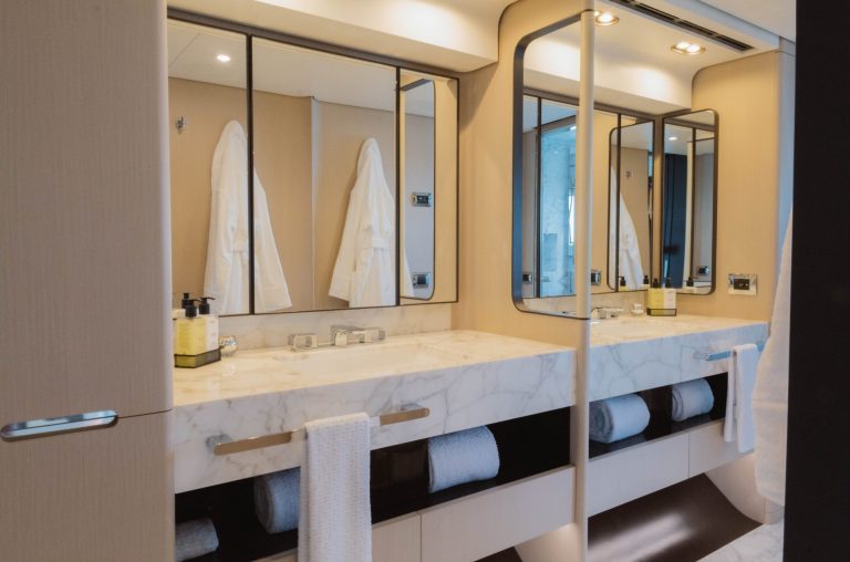 105' Azimut' Miami Luxury Modern Yacht Rental Charter