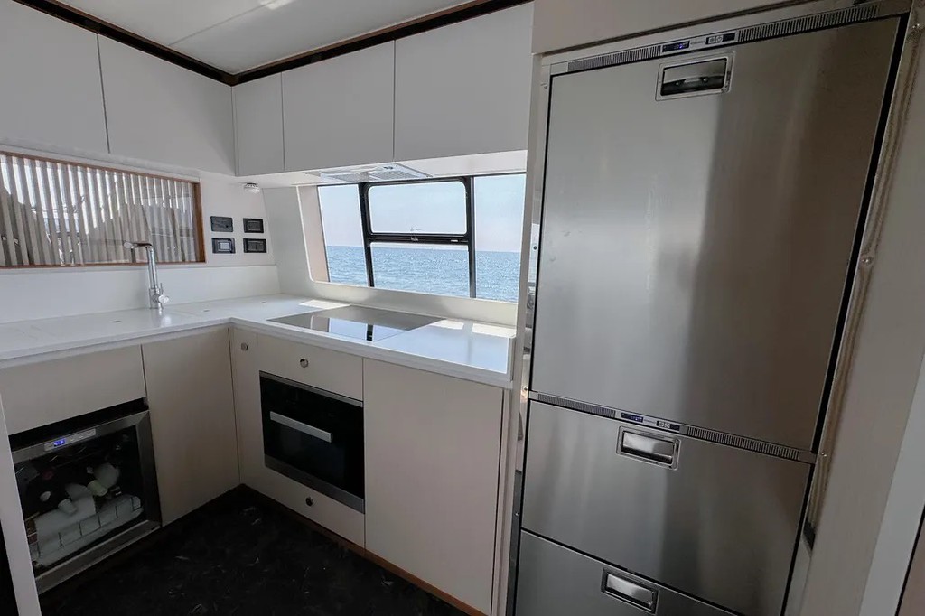 68' Azimut SPYSEA' Miami Luxury Modern Yacht Rental Charter