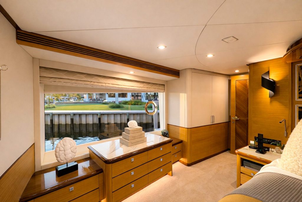 90' Horizon ROCK STARS Palm Beach Luxury Modern Yacht Rental Charter