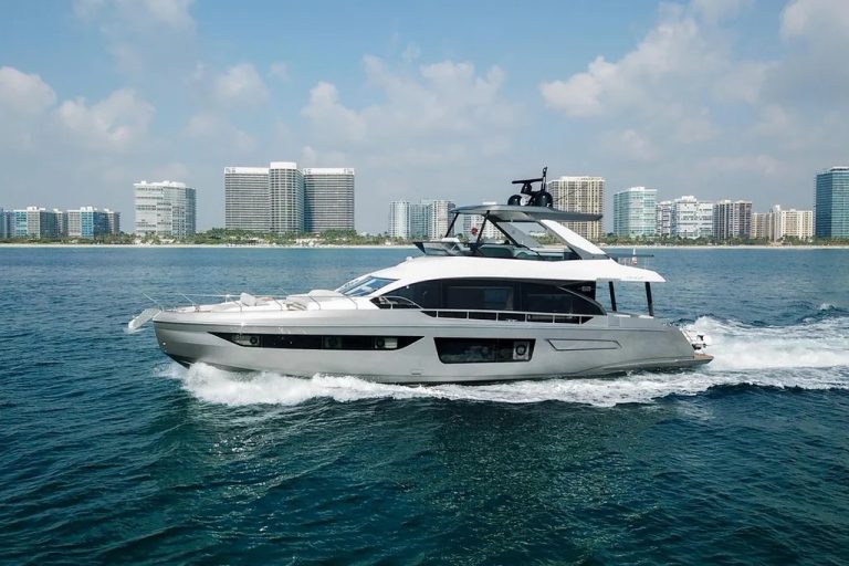 68' Azimut SPYSEA' Miami Luxury Modern Yacht Rental Charter
