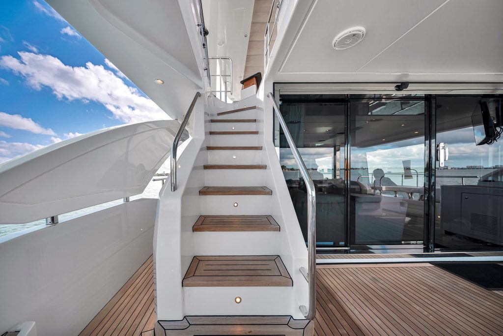 88' Azimut CLOUD 9' Miami Luxury Modern Yacht Rental Charter