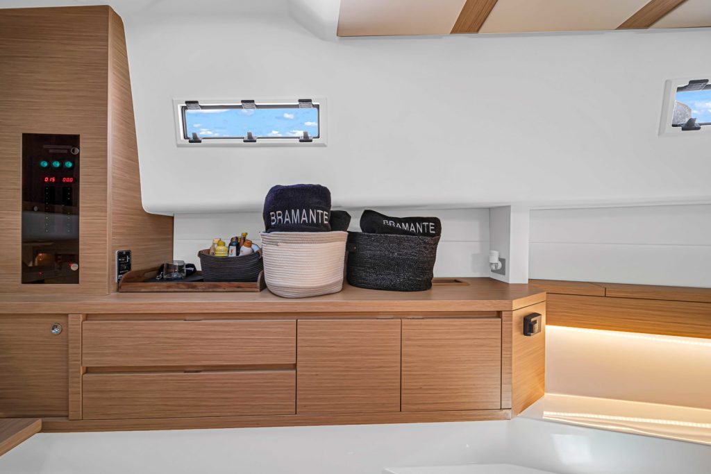 43' Pardo' Miami Luxury Modern Yacht Rental Charter