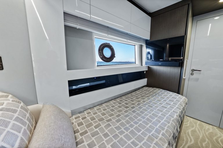 72' Azimut S7' Miami Luxury Modern Yacht Rental Charter