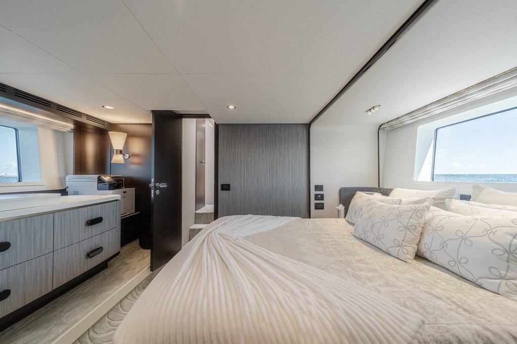 60' Azimut IT AIN'T EASY' Fort Lauderdale Luxury Modern Yacht Rental Charter