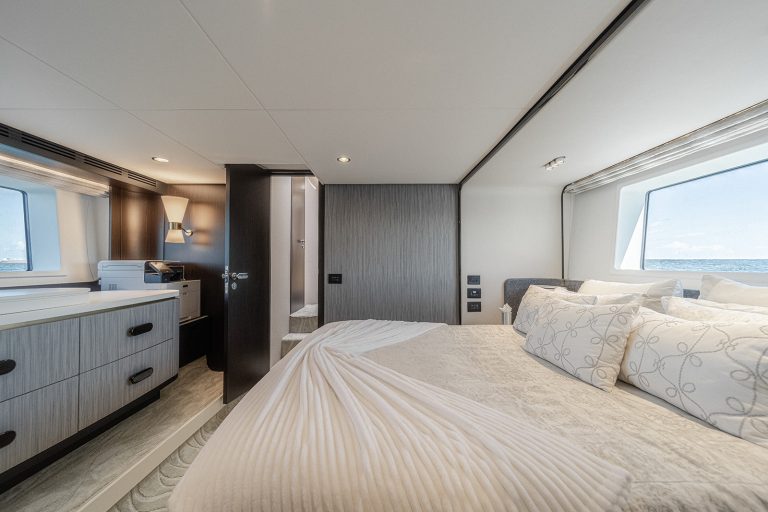 60' Azimut IT AIN'T EASY' Fort Lauderdale Luxury Modern Yacht Rental Charter