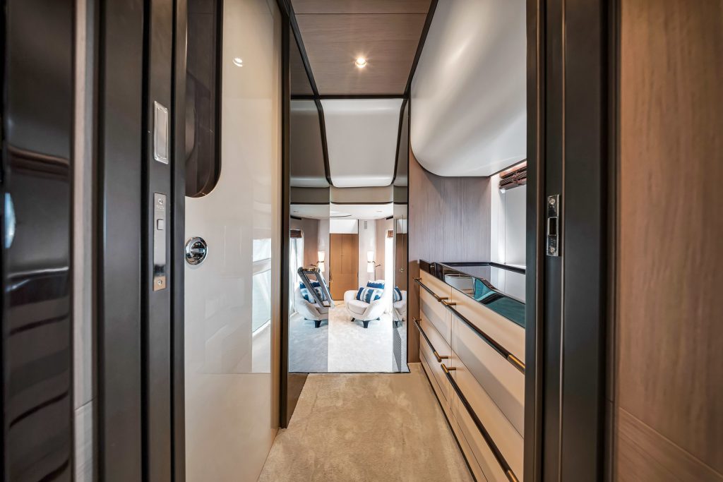 88' Azimut CLOUD 9' Miami Luxury Modern Yacht Rental Charter