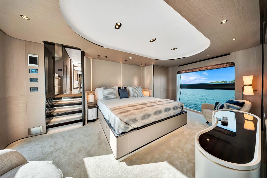 88' Azimut CLOUD 9' Miami Luxury Modern Yacht Rental Charter