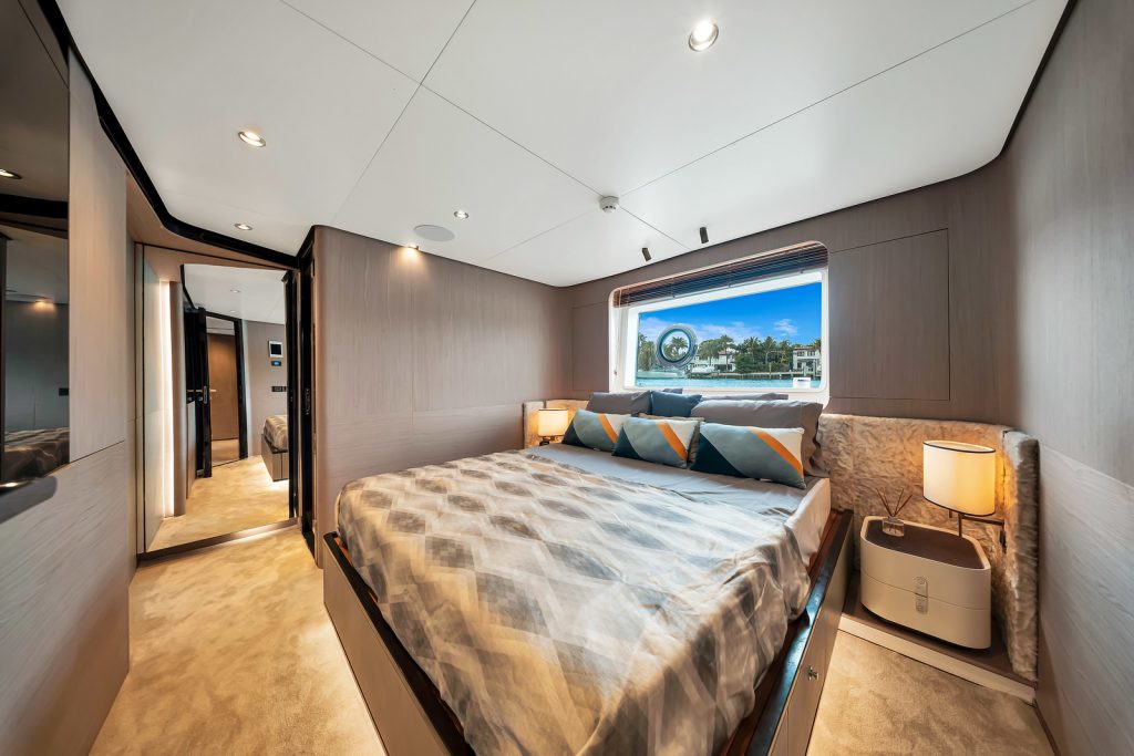 88' Azimut CLOUD 9' Miami Luxury Modern Yacht Rental Charter