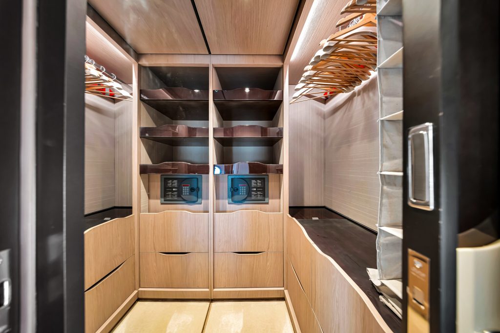 88' Azimut CLOUD 9' Miami Luxury Modern Yacht Rental Charter