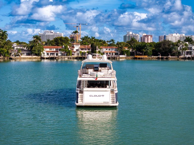 88' Azimut CLOUD 9' Miami Luxury Modern Yacht Rental Charter