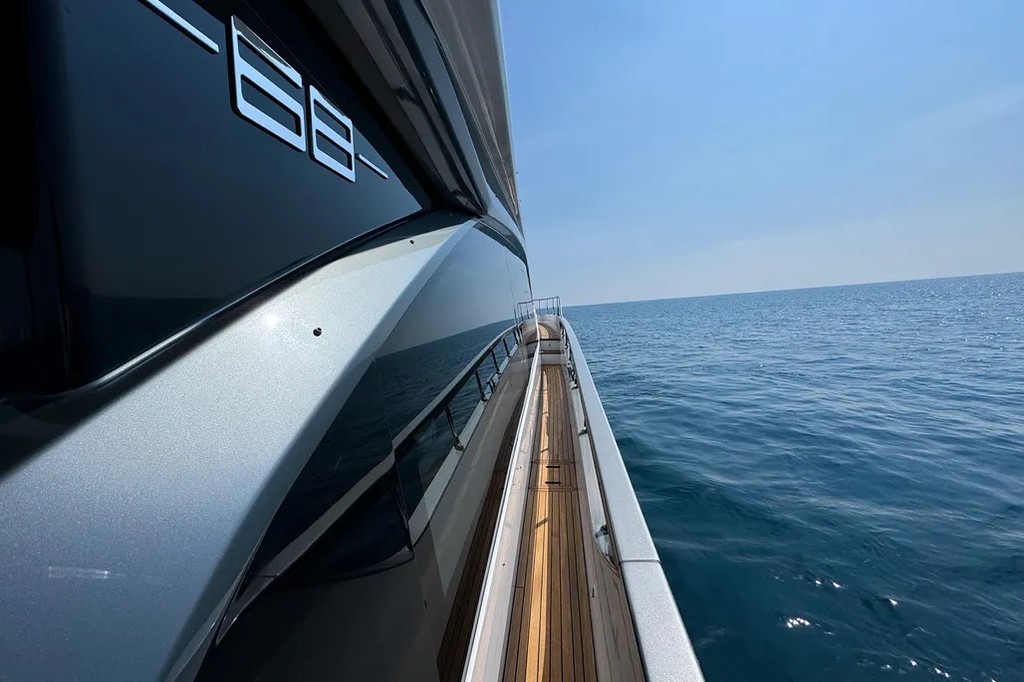 68' Azimut SPYSEA' Miami Luxury Modern Yacht Rental Charter